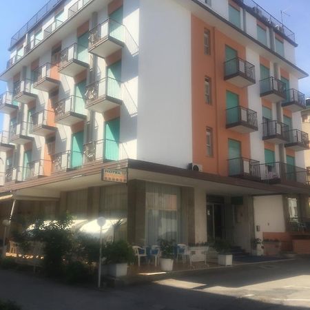 Hotel Britannia Lido di Jesolo Buitenkant foto