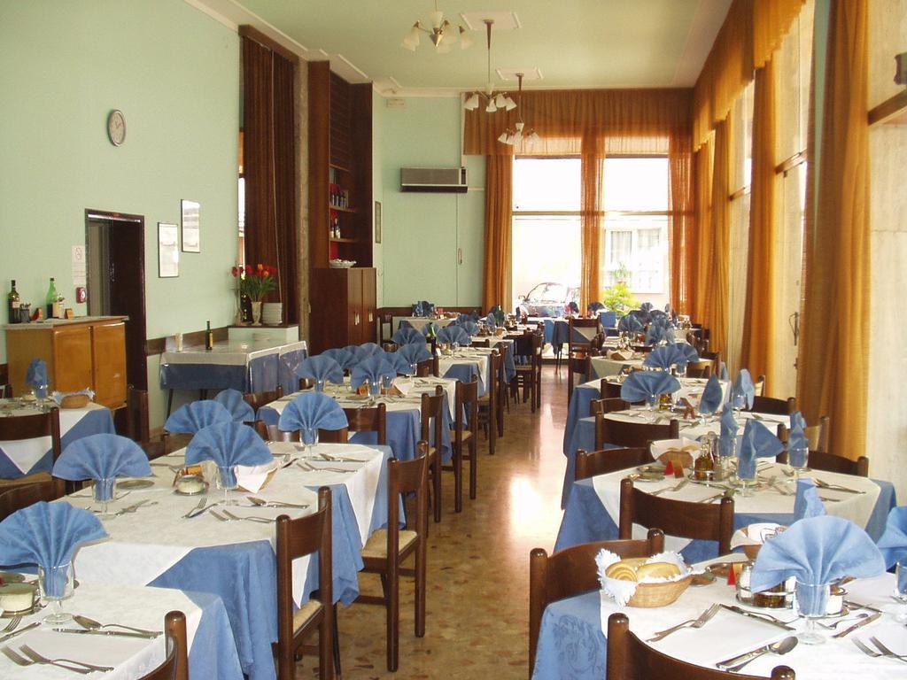 Hotel Britannia Lido di Jesolo Buitenkant foto
