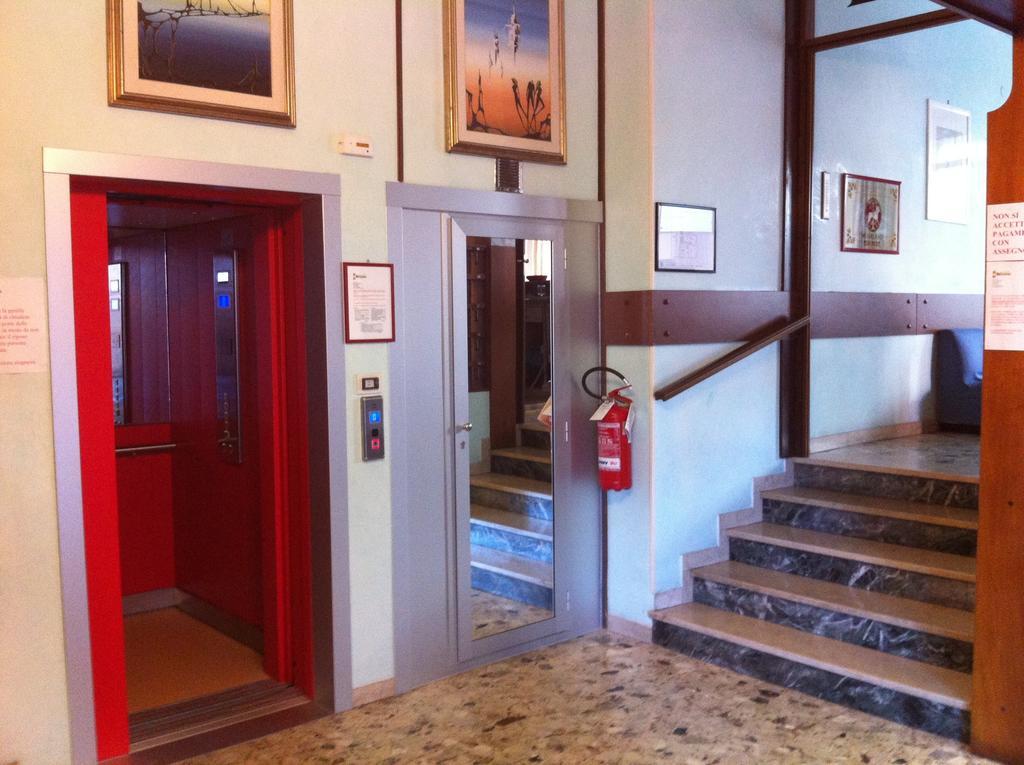 Hotel Britannia Lido di Jesolo Buitenkant foto