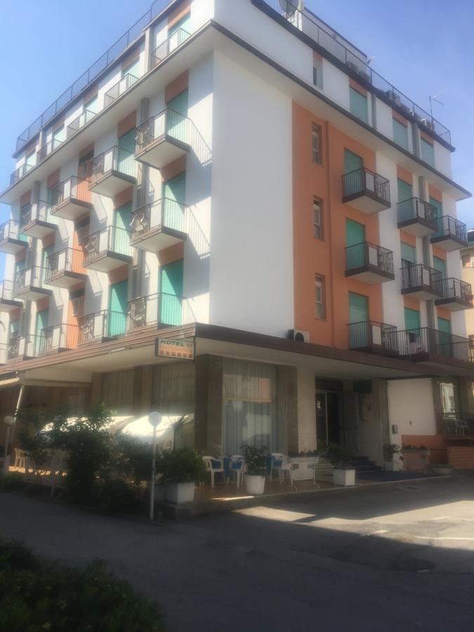 Hotel Britannia Lido di Jesolo Buitenkant foto